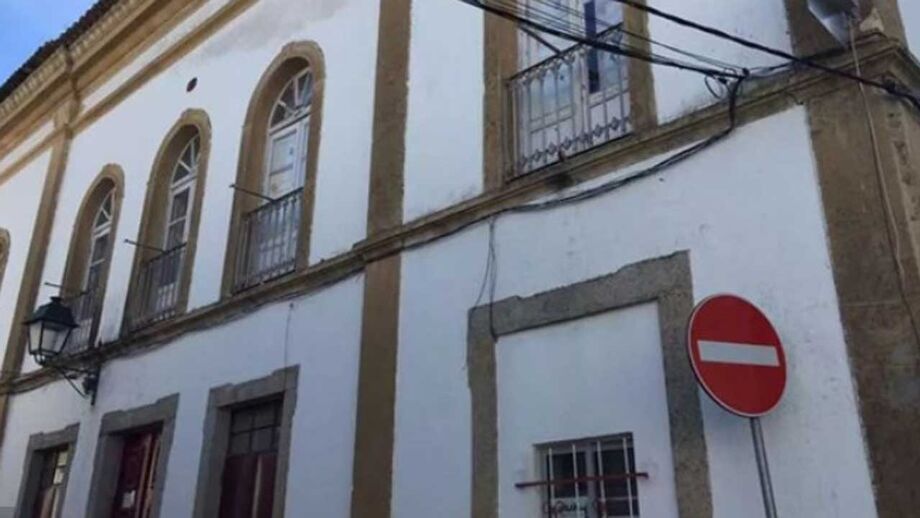 Quer comprar o Teatro de Portalegre? Está à venda no OLX por 350 mil euros