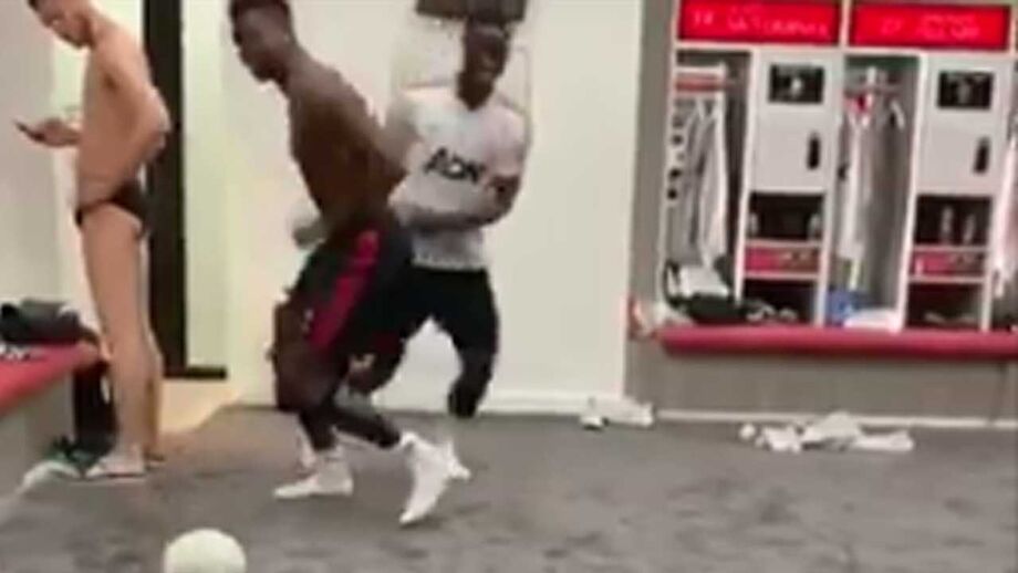 Pogba desarma Bailly, De Gea de cuecas e Diogo Dalot... a filmar tudo