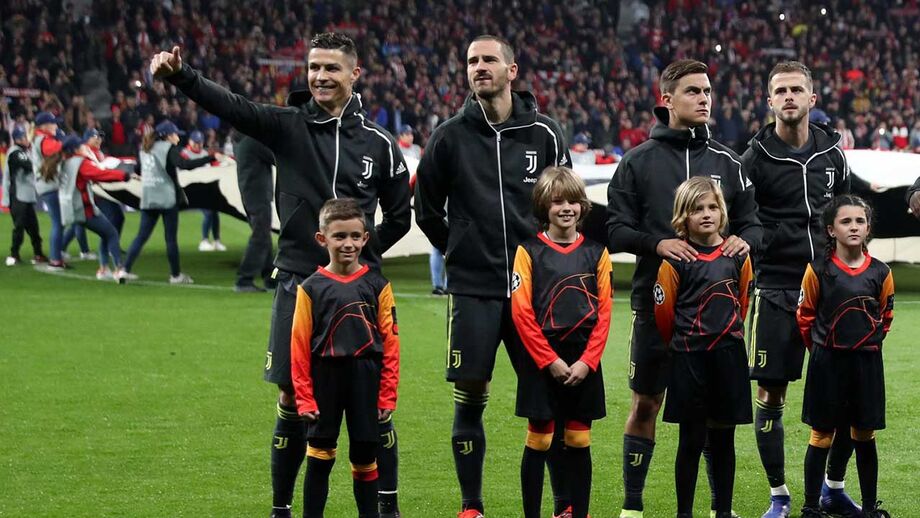 Assobios a toda a hora, um cumprimento antes do hino e desilusão final: o regresso de Ronaldo a Madrid