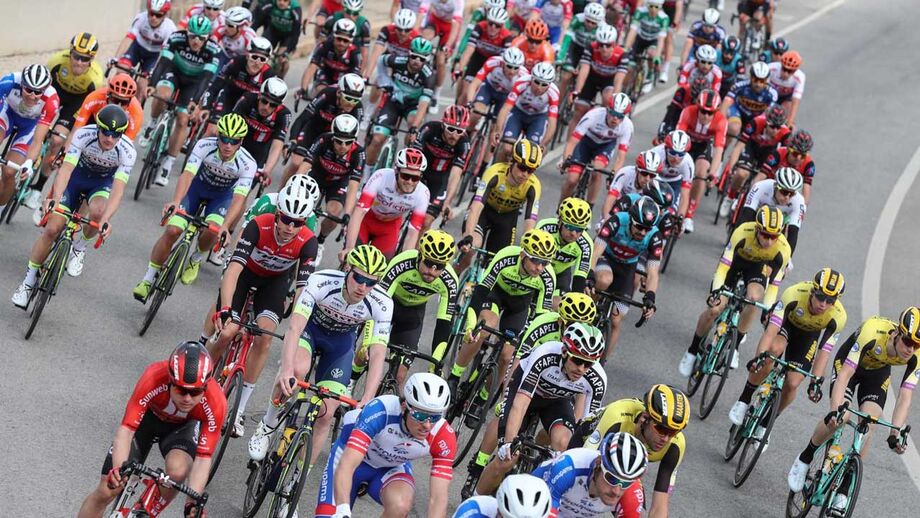 Volta ao Algarve: Tadej Pogacar vence na Fóia e é o novo líder