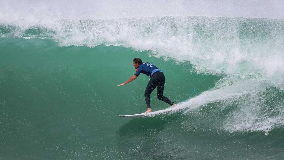 Três portugueses avançam na prova de surf que decorre no Brasil