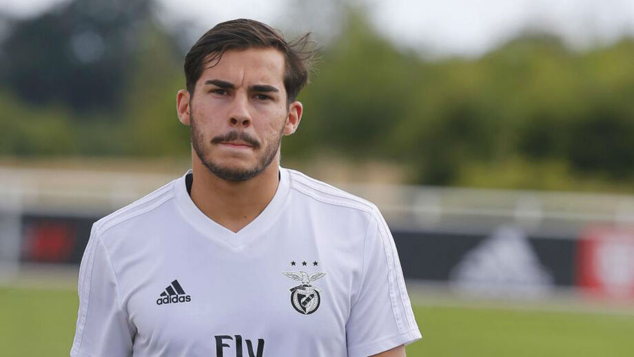 Yuri Ribeiro oferece bolas ao Vieira Sport Clube
