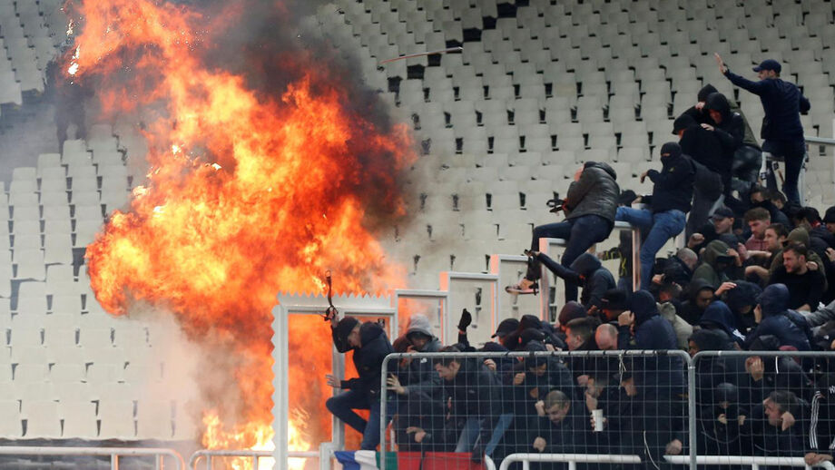 AEK Atenas punido com dois jogos à porta fechada pela UEFA