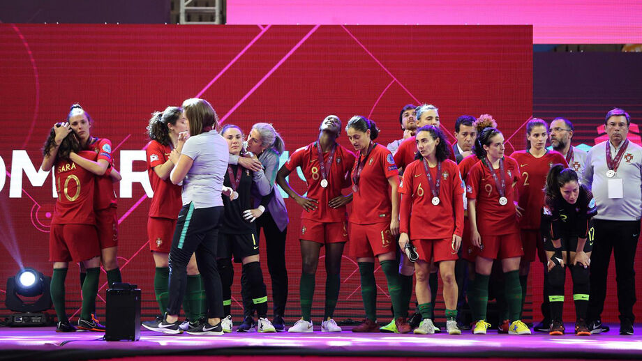 Parlamento louva e aplaude seleção feminina de futsal