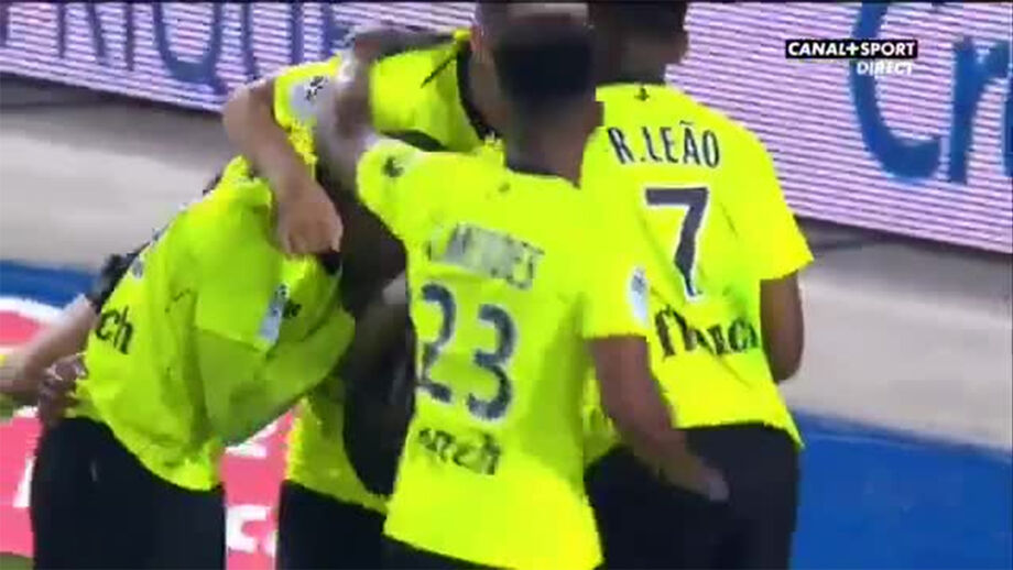 Rafael Leão sempre em destaque: Não marcou... mas assistiu