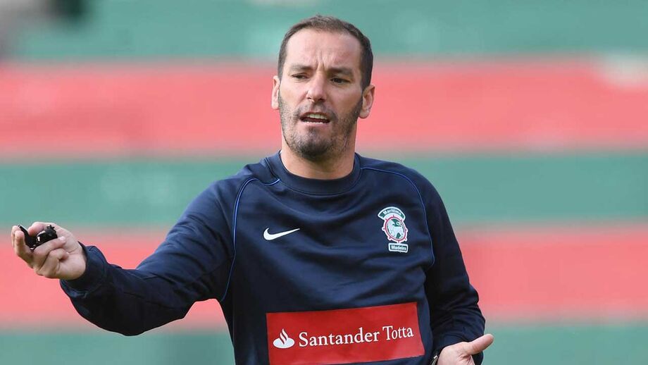 Petit na máxima força para cumprir a tradição