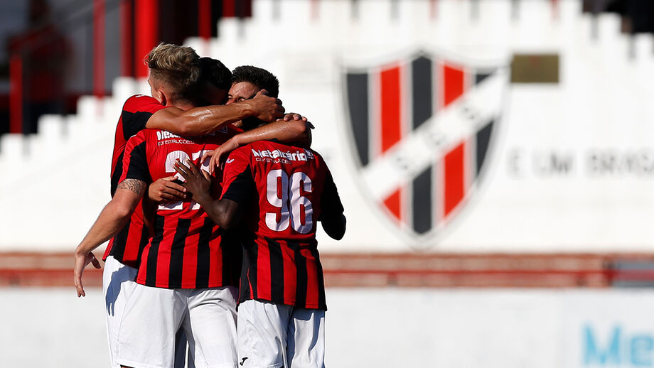 Série D: Sacavenense vence ao ritmo de Élvis