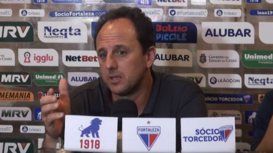 Rogério Ceni elogia jogador: «Levou 8 pontos no pé e teve a coragem de voltar ao campo»