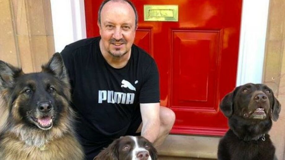 Rafa Benítez não consegue comunicar... com os cães