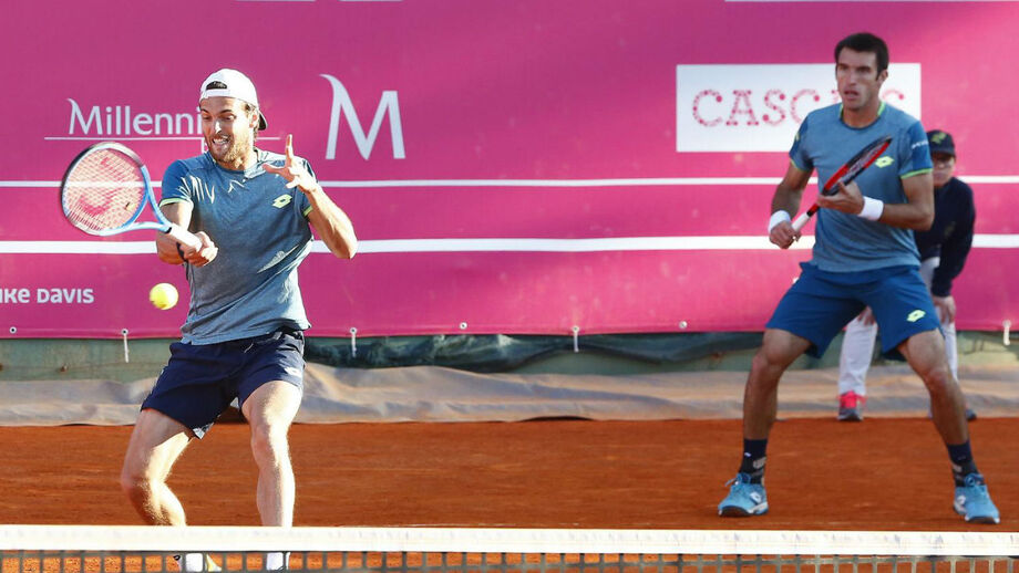 João Sousa eliminado em pares na primeira ronda do torneio de São Paulo