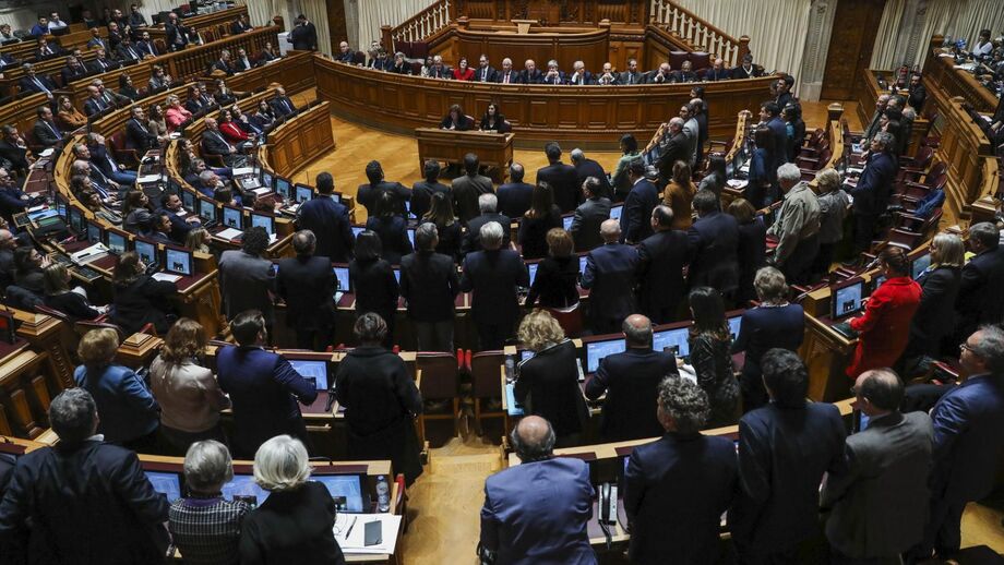 PS e PSD chumbam resolução do BE pela exoneração de governador do Banco de Portugal