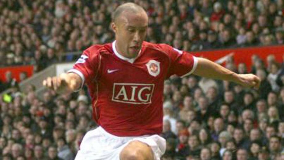 Mikaël Silvestre (1999/2000; 2000/01; 2002/03; 2006/07; 2007/08; 2008/09) foi o primeiro francês a ser campeão inglês após interregno em 1998/1999