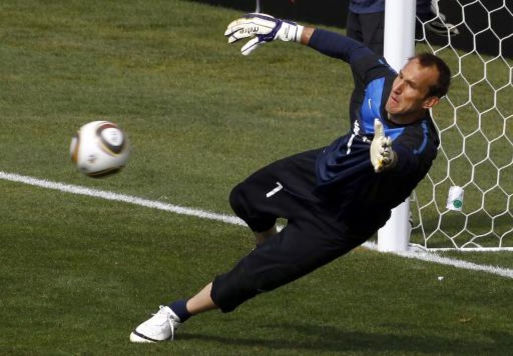 Schwarzer, Leicester - 40 anos, 8 meses e 28 dias