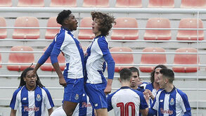 FC Porto vence em Alverca e isola-se no topo