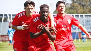 Benfica goleia Belenenses por 4-0