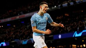 Sterling 'provoca' Foden: «Vai para a cama que amanhã tens escola na mesma»