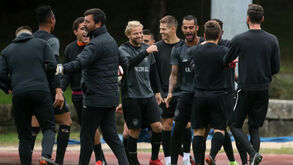 Cinco baixas na estreia de César Peixoto