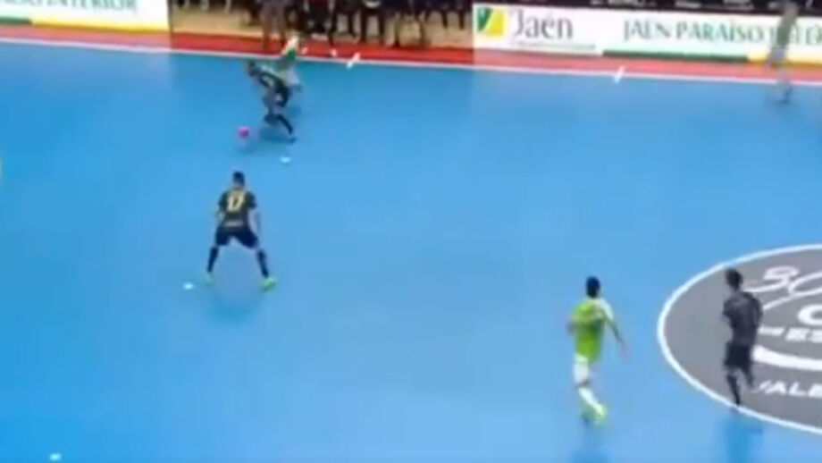 Mais um golo mágico a sair dos pés de Ricardinho