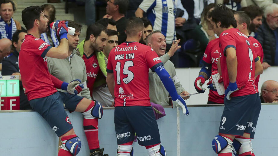 Adeptos da Oliveirense foram ao Dragão Caixa, mas ficaram fora do pavilhão