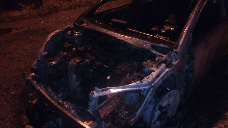 Cinco carros incendiados em Queijas