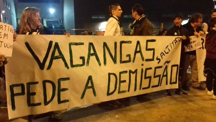 Adeptos do Sporting voltaram a exigir demissão de Frederico Varandas