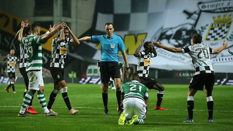 Ânimos aqueceram no Boavista-Sporting e a polícia interveio