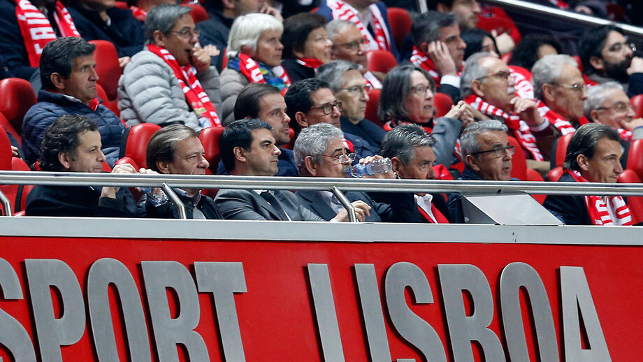 Presidentes lado a lado na tribuna