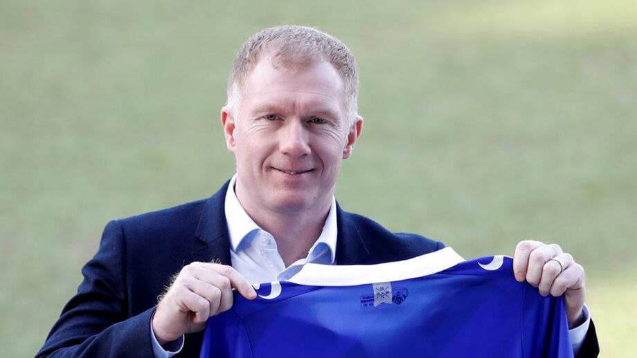 Paul Scholes deixa comando do Oldham ao fim de 31 dias