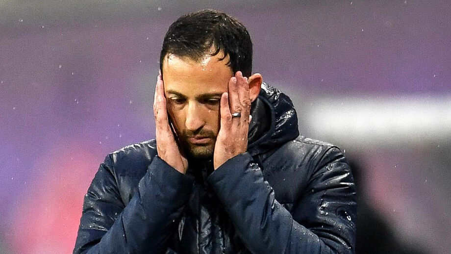 Schalke 04 despede treinador Domenico Tedesco