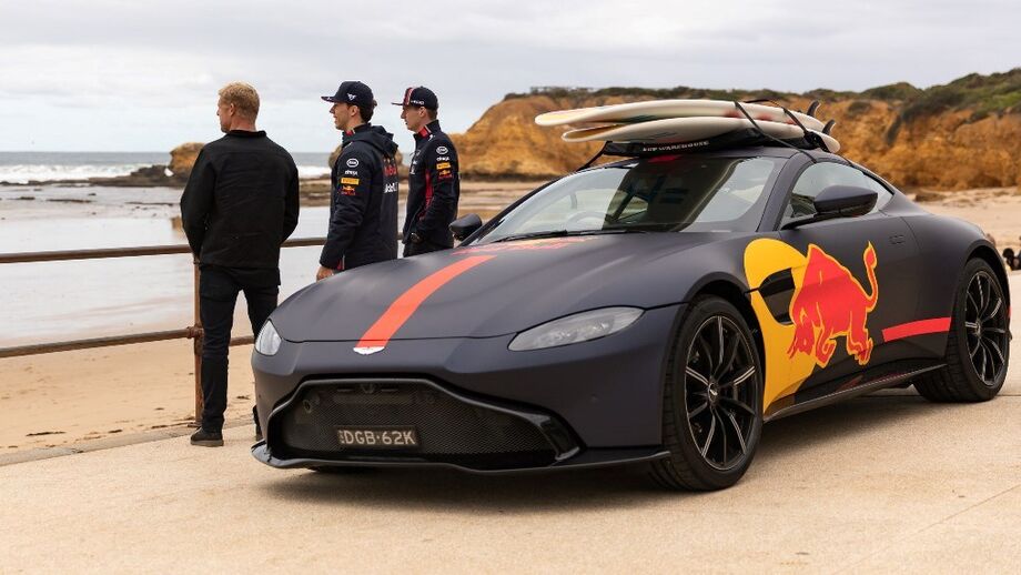 Verstappen ofereceu aula de surf com Mick Fanning a Pierre Gasly