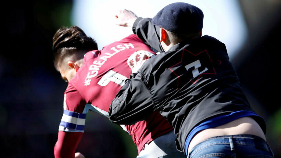 Federação e liga inglesa condenam invasões de adeptos nos estádios