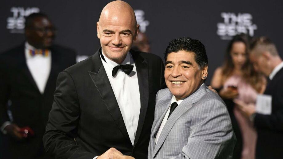 Maradona 'atira-se' a Infantino: «O futebol não é o Super Bowl»