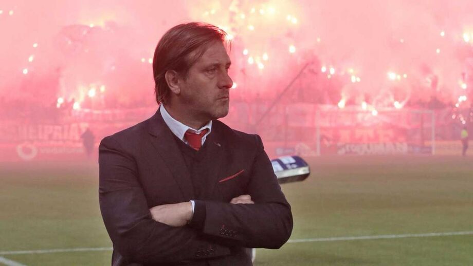 Confrontos entre adeptos levam à suspensão da partida entre Panathinaikos e Olympiacos