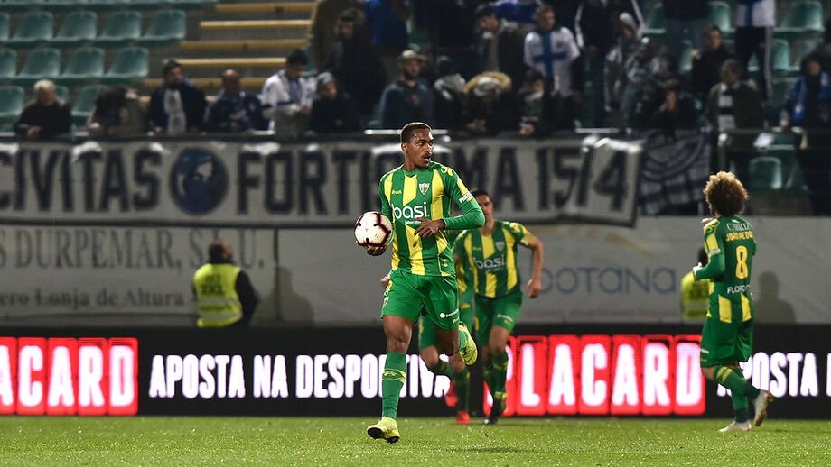 Tondela-Feirense, 1-1: Um final beirão doce como o licor