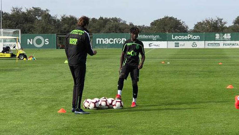 Keizer volta a chamar Joelson Fernandes aos treinos