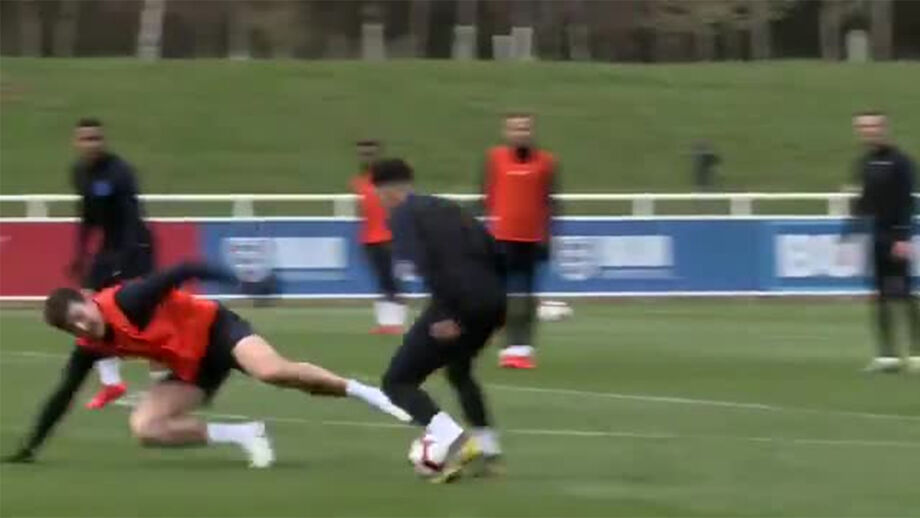 Uma loucura: Sancho 'entortou' Maguire e 'humilhou' Butland