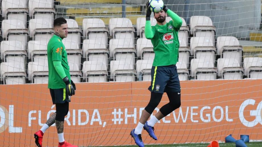 Alisson e Ederson ao ritmo do mítico Taffarel: como treinam os craques da baliza do Brasil
