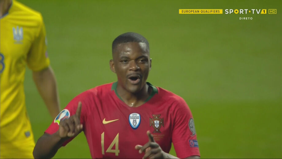 William Carvalho perguntou pelo VAR após golo anulado