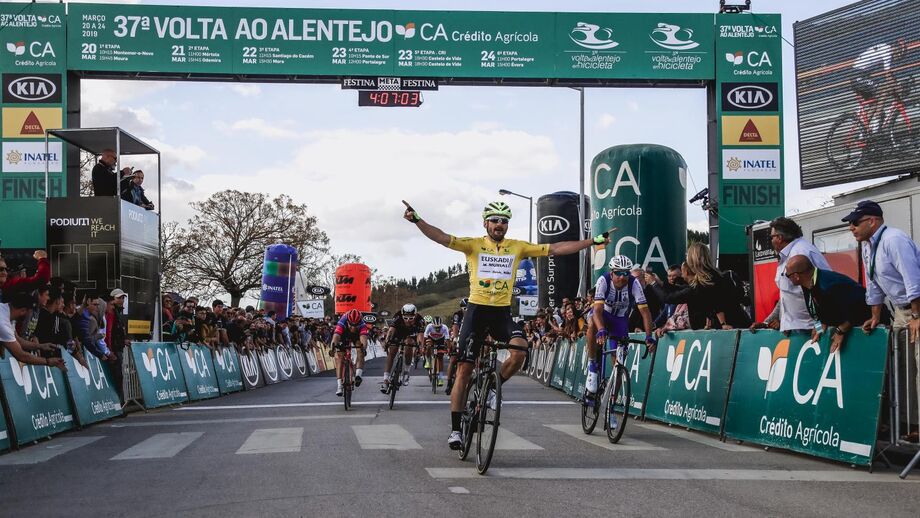 Volta ao Alentejo: Sérgio Higuita vence quarta etapa e Luís Mendonça lidera