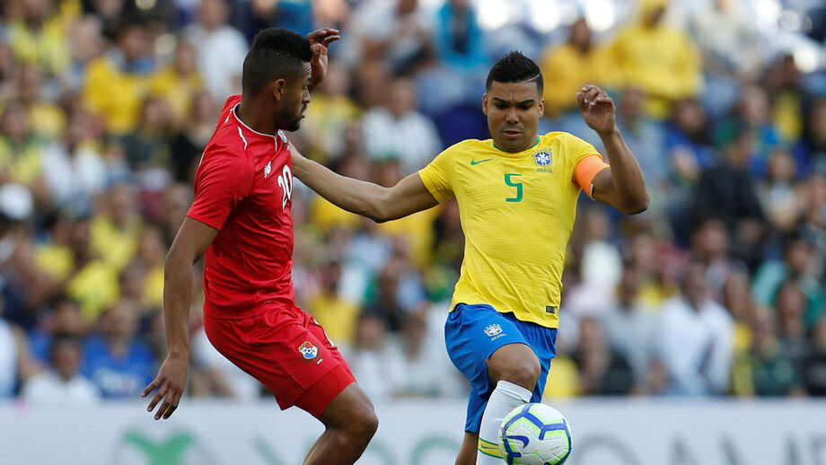 Alex Sandro valida Alex Telles