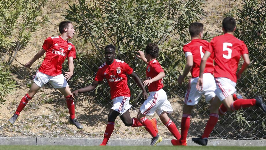 Benfica vence Sporting no arranque da fase de campeão