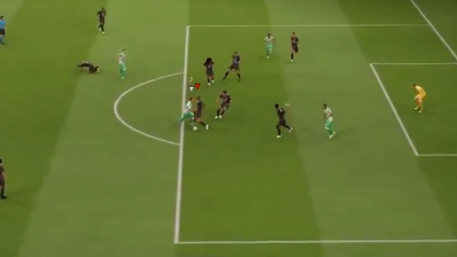 Já há quem exija vídeo-árbitro no FIFA 19 por causa deste lance