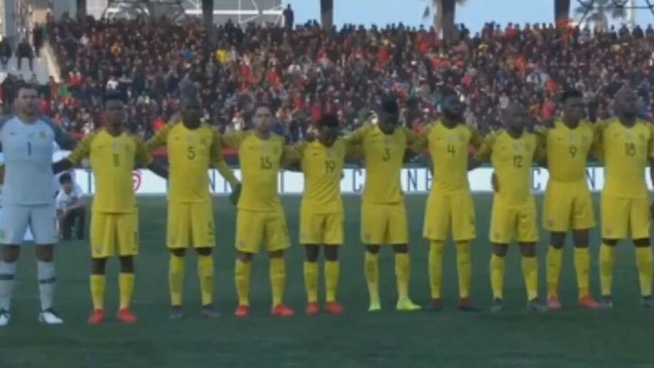 Hino da África do Sul interrompido... por toque de mensagem de telemóvel
