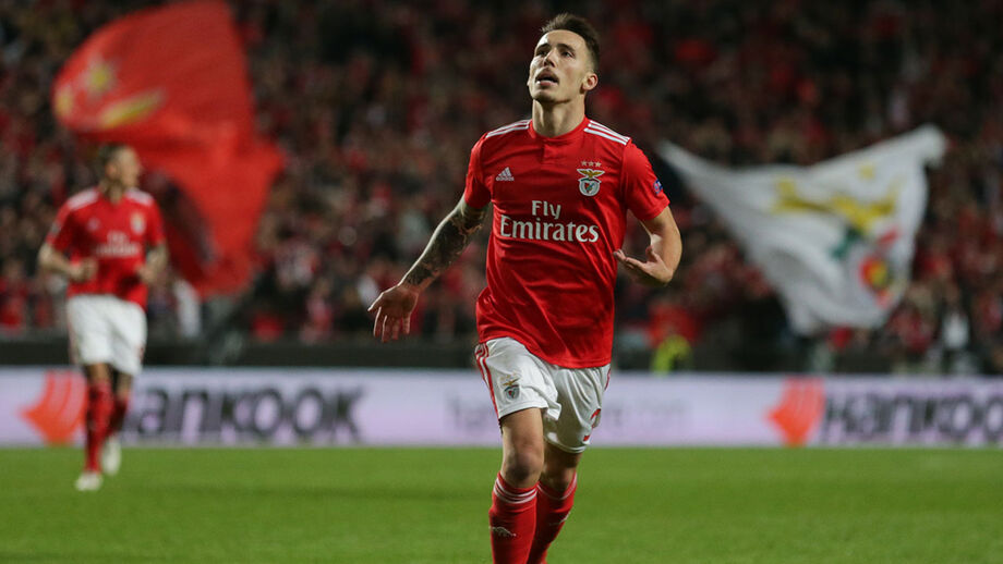 Everton atento a Grimaldo