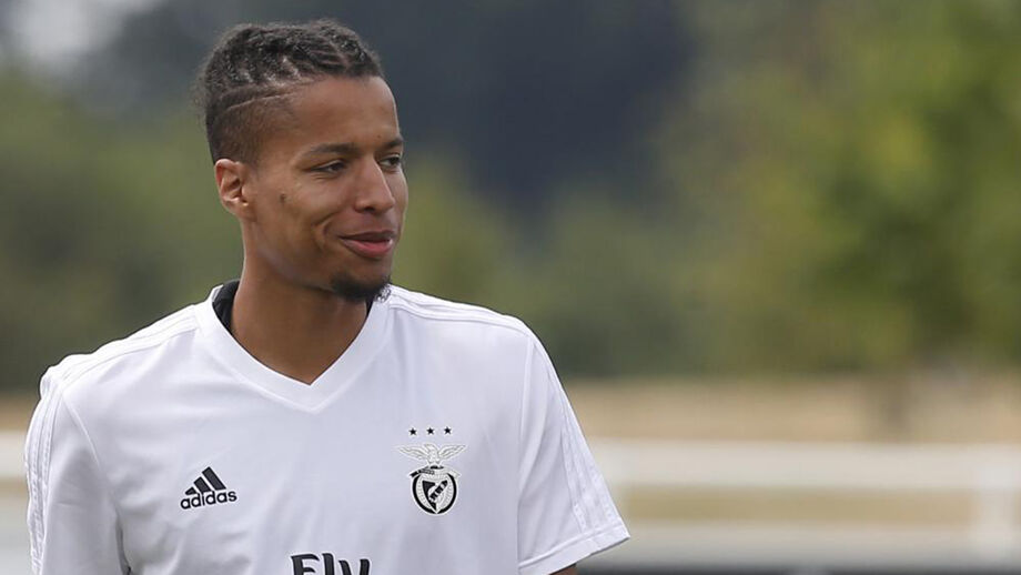 Ebuehi arranca para pré-época