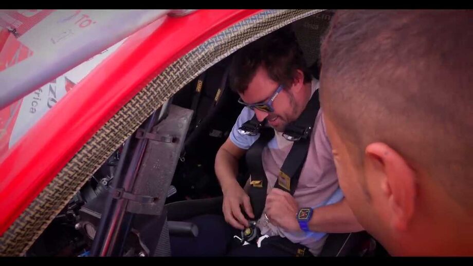 Fernando Alonso já começou a 'voar' de olho no Dakar