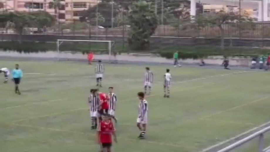 Jovem espanhol suspenso por dois anos devido a cabeçada em adversário
