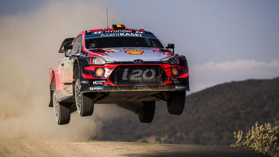 Neuville vence rali da Córsega graças a furo de Evans no final e lidera Mundial