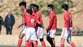 Benfica vence Académica e junta-se a FC Porto na liderança