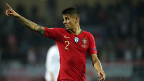 João Cancelo reagiu à morte da mãe de David Viega: «Mantém-te forte, guerreiro»